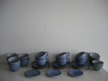 Volendams aardewerk servies beschikbaar voor biedingen