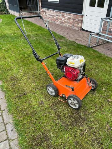 Huur verticuteermachine en egaliseer balk   beschikbaar voor biedingen