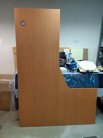 Hoek bureau.