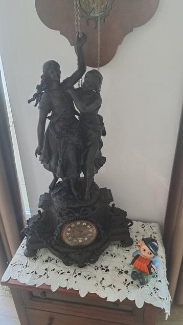 Antieke Pendule met Beeldengroep beschikbaar voor biedingen