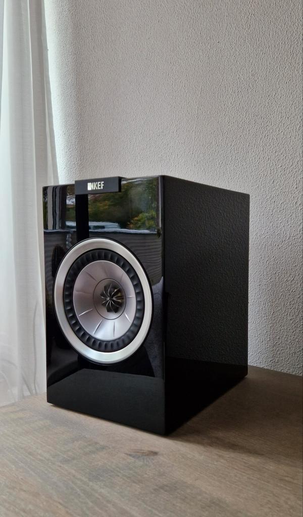 KEF R100 Boekenplank Speakers - Zwart Pianolak, Audio, Tv en Foto, Luidsprekers, Zo goed als nieuw, Front, Rear of Stereo speakers