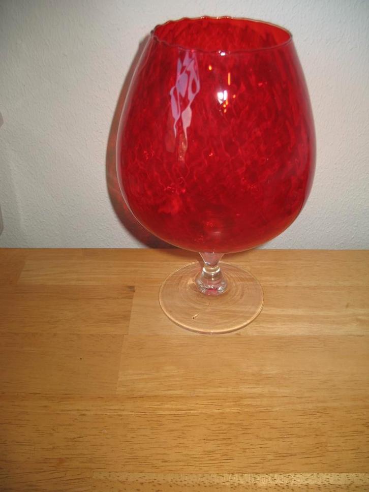 Bokaal Glazen Vaas op Voet Rood Empoli Italy Vintage, Antiek en Kunst, Antiek | Glas en Kristal, Ophalen of Verzenden