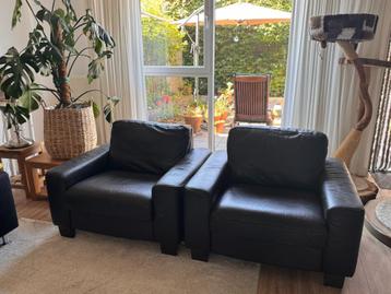 Twee Longlife Valdapone Italiaanse leren fauteuils beschikbaar voor biedingen
