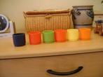6 Vintage Eierdopjes kunststof in 6 verschillende kleuren, Ophalen of Verzenden, Huis en Inrichting