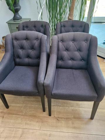Eetkamerstoelen beschikbaar voor biedingen