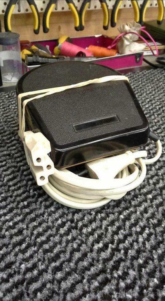 NAAIMACHINE VOETPEDALEN EN LOSSE SNOEREN, Hobby en Vrije tijd, Naaimachines en Toebehoren, Naaimachine, Overige merken, Ophalen of Verzenden