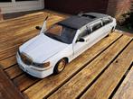 LINCOLN TOWNCAR(SINTACTIE 59,95)STRETCH LIMO 1:18 GOLD TRIM, Hobby en Vrije tijd, Modelauto's | 1:18, Ophalen of Verzenden, Zo goed als nieuw