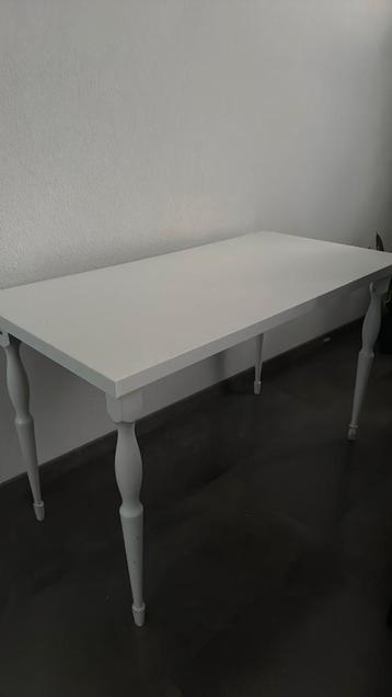 Ikea bureau beschikbaar voor biedingen