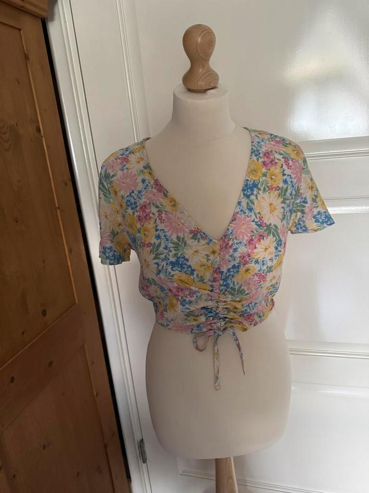 Mooie nieuwe gebloemde croptop blouse, maat S, Kleding | Dames, Blouses en Tunieken, Nieuw, Maat 36 (S), Overige kleuren, Ophalen of Verzenden