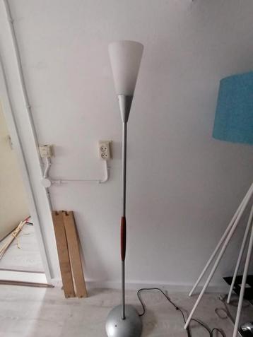 Vloerlamp  beschikbaar voor biedingen