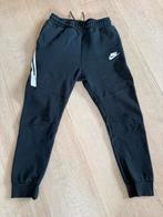 Nike tech fleece joggingbroek zwart mt youth XL mt 158-170cm, Ophalen, Zo goed als nieuw, Jongen of Meisje, Broek