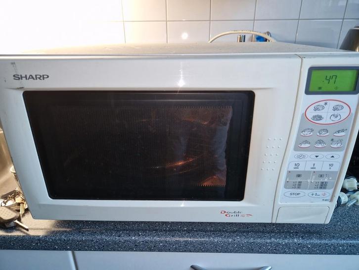 Sharp combi magnetron., Witgoed en Apparatuur, Magnetrons, Gebruikt, Vrijstaand, 45 tot 60 cm, Draaiplateau, Ophalen