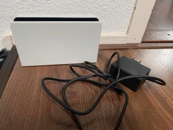 Nintendo Switch dock/houder beschikbaar voor biedingen
