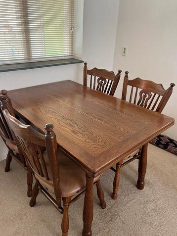 Tafel met zes stoelen gratis afhalen beschikbaar voor biedingen