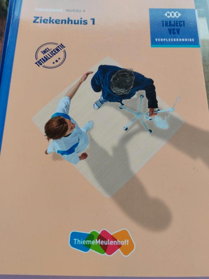 Traject Combipakket Ziekenhuis deel 1 niv 4 boek en totaalli, Boeken, Schoolboeken, Zo goed als nieuw, Nederlands, Overige niveaus