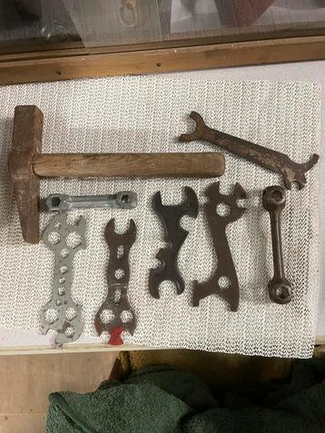 Antiek gereedschap fiets of bromfiets beschikbaar voor biedingen