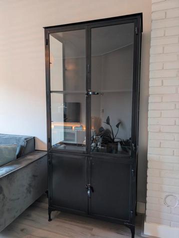 Stalen Vitrinekast Buffetkast beschikbaar voor biedingen