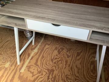 Site table beschikbaar voor biedingen