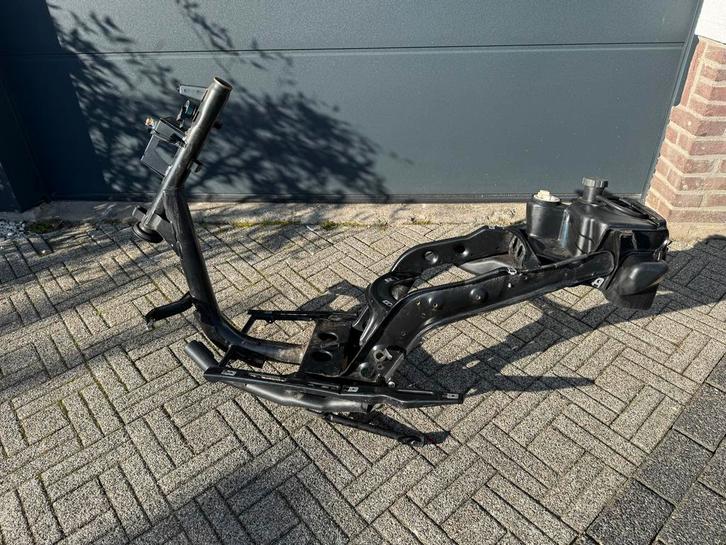 Derbi Boulevard 125cc Frame A1 Duits, Fietsen en Brommers, Brommeronderdelen | Scooters, Gebruikt, Overige merken, Frame, Ophalen