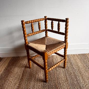 Eiken bobbin driehoek stoel vintage beschikbaar voor biedingen