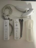 Wii 2 nunchucks en 2 wii controllers, Ophalen of Verzenden, Gebruikt, Met 2 controllers