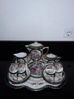 Antiek Weens 4pers theeservies op blad met dames en decor, Verzenden
