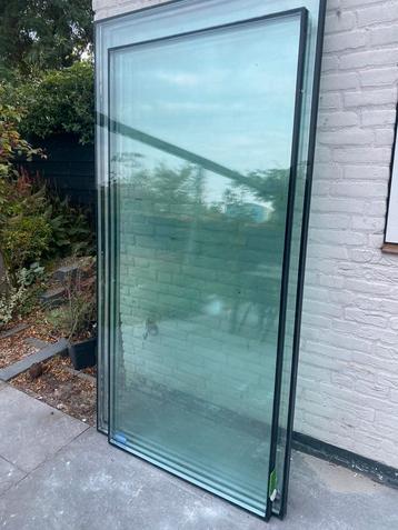 Glas / dubbel glas (zonder kozijn) beschikbaar voor biedingen