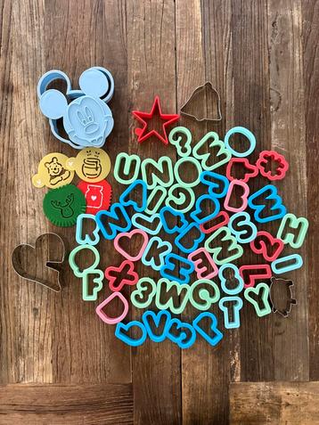 Koekvormen Letters, Cijfers Disney koekjesvorm vormpjes beschikbaar voor biedingen