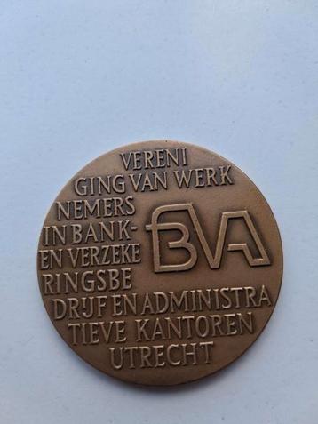Oude bronzen penning  beschikbaar voor biedingen