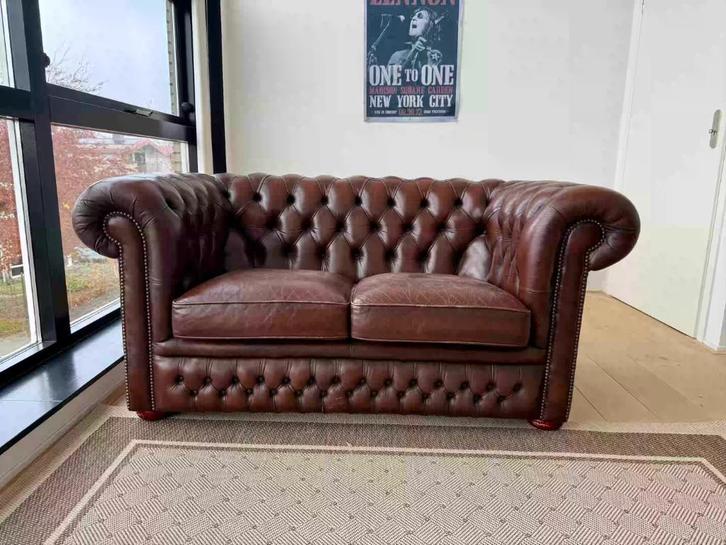 Bruine leren Chesterfield bank, klassiek en tijdloos, Huis en Inrichting, Fauteuils, Gebruikt, Leer, 75 tot 100 cm, 75 tot 100 cm