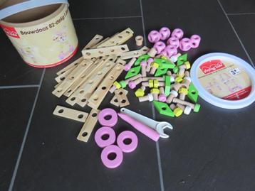 Houten constructie set bouwset 82-delig met wielen. beschikbaar voor biedingen