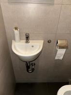 Wastafel met Kraan + Brabantia WC Rolhouder, Huis en Inrichting, Slaapkamer | Nachtkastjes, Overige materialen, Gebruikt, Minder dan 45 cm