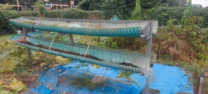 Aardbeienbak van ijzer goede staat ., Tuin en Terras, Bloembakken en Plantenbakken, Gebruikt, Metaal, Rond, Ophalen