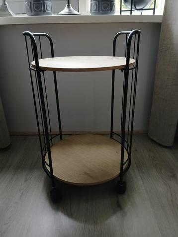 Bijzettafel met wieltjes  beschikbaar voor biedingen