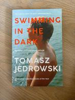 Swimming in the dark, Tomasz Jędrowski (Engels), Nieuw, Ophalen of Verzenden, Tomasz Jędrowski, Nederland