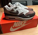 Nike Air max 1 ‘considered’ size? exclusive (2023), Kleding | Heren, Schoenen, Bruin, Nike, Nieuw, Ophalen of Verzenden