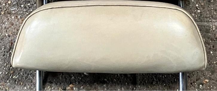 Beige hoofdsteun. Volvo 140 t/m 1971 P1800 en Volvo Amazon., Auto diversen, Auto-accessoires, Gebruikt, Ophalen of Verzenden