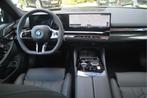 BMW i5 eDrive40 M Sport / Panoramadak / Trekhaak / Stoelvent, Auto's, BMW, Automaat, 2095 kg, Achterwielaandrijving, Zwart