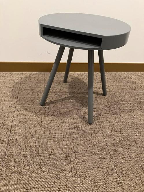 Ronde bijzettafel round side table grijs nachtkastje Zuiver, Huis en Inrichting, Tafels | Bijzettafels, Gebruikt, Rond, Minder dan 55 cm