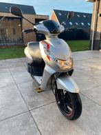 Scooter Peugeot Kisbee RS 4T 2017 – Geel Kenteken, Ophalen, Overige modellen, Maximaal 45 km/u, Zo goed als nieuw