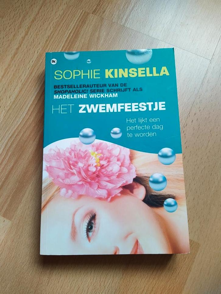 Boek. Sophie kinsella - het zwemfeestje., Boeken, Chicklit, Zo goed als nieuw, Ophalen of Verzenden