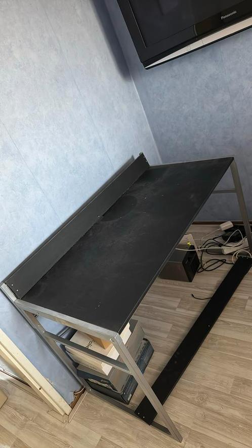 Tienerbureau van 1.20 bij 0.60 meter., Huis en Inrichting, Bureaus, Zo goed als nieuw, Ophalen