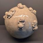 Gesigneerde Aardewerk bol met baby's, Antiek en Kunst, Ophalen of Verzenden