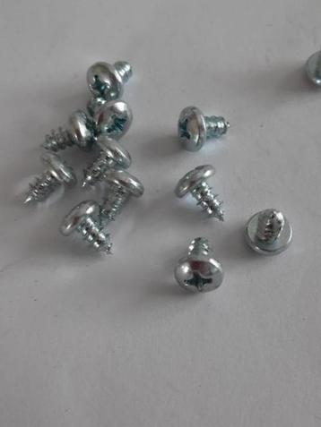 100-200 st RVS zelftappers kruiskop 4,8 x 13 mm Parkers beschikbaar voor biedingen