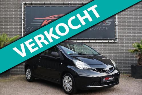 Toyota Aygo 1.0-12V 3D Stuurbekr Nette auto! APK 03-2026 NAP, Auto's, Toyota, Bedrijf, Aygo, ABS, Airbags, Metallic lak, Radio