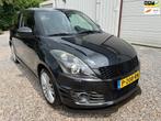 Suzuki Swift 1.6 Sport CAMERA.NAVI.CLIMA.KEYLESS.XENON!, Auto's, Voorwielaandrijving, Euro 5, Gebruikt, Zwart