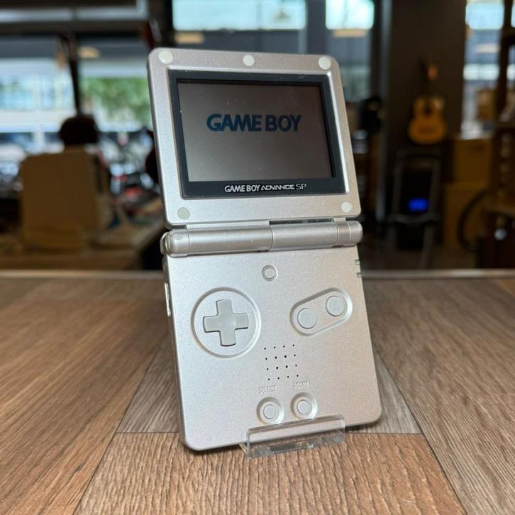 Game Boy Advance SP grijs | Incl lader | Met garantie, Spelcomputers en Games, Games | Nintendo Game Boy, Zo goed als nieuw