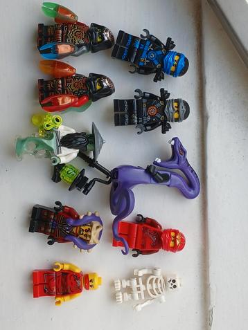 LEGO ninjago minifigs / poppetjes beschikbaar voor biedingen