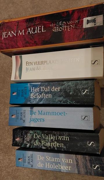 Jean M Auel - De Aardkinderen serie deel 1 t/m 6 beschikbaar voor biedingen