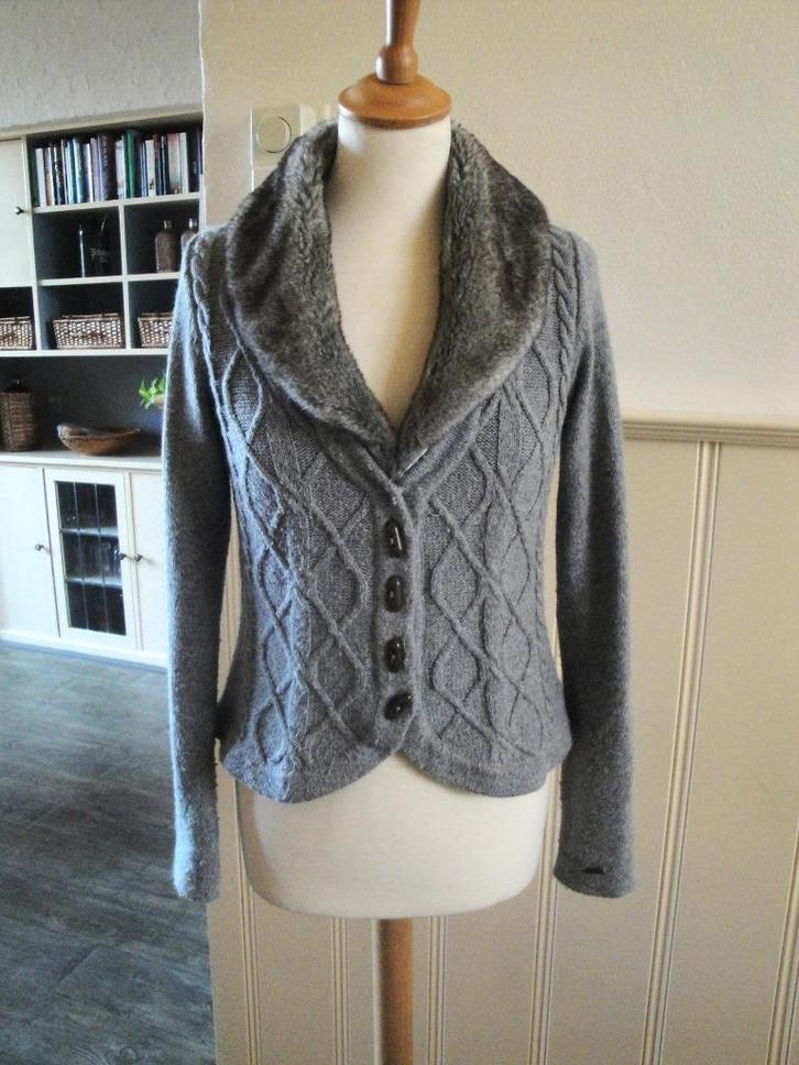 Grijs vestje BLUE RIVER maat M, Kleding | Dames, Truien en Vesten, Zo goed als nieuw, Maat 38/40 (M), Grijs, Ophalen of Verzenden
